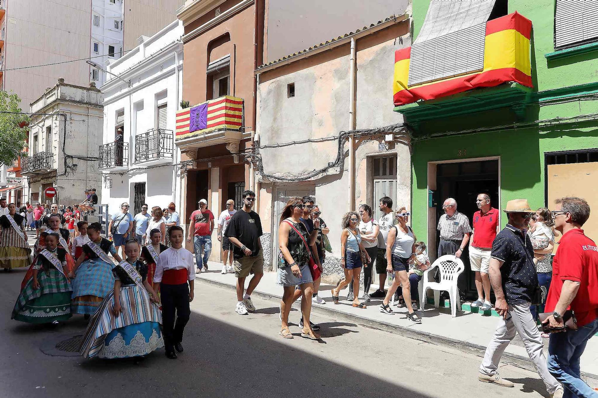 El Grau da inicio a las fiestas de Sant Pere con pólvora, bous y música