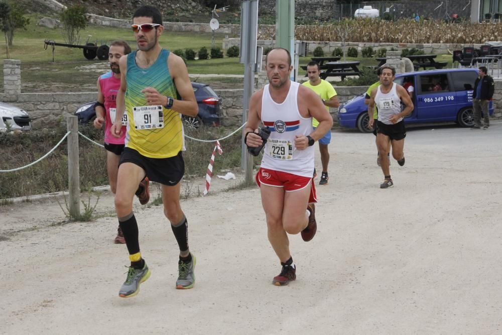 Más de medio millar de corredores completaron el espectacular y exigente recorrido de 21 kilómetros por la Costa da Vela de Cangas.