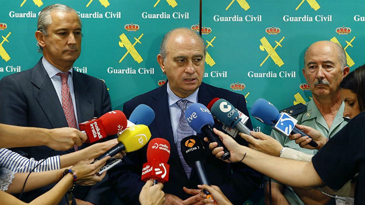 El ministre de l’Interior, Jorge Fernández Díaz, assegura que la guerra de banderes de Barcelona li recorda quan ETA estava plenament activa i operativa, sembrant regueres de sang i terror per tot arreu.