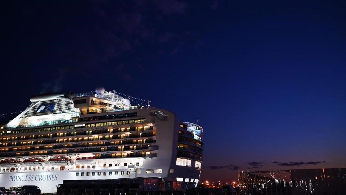 El Diamond Princess en el puerto.