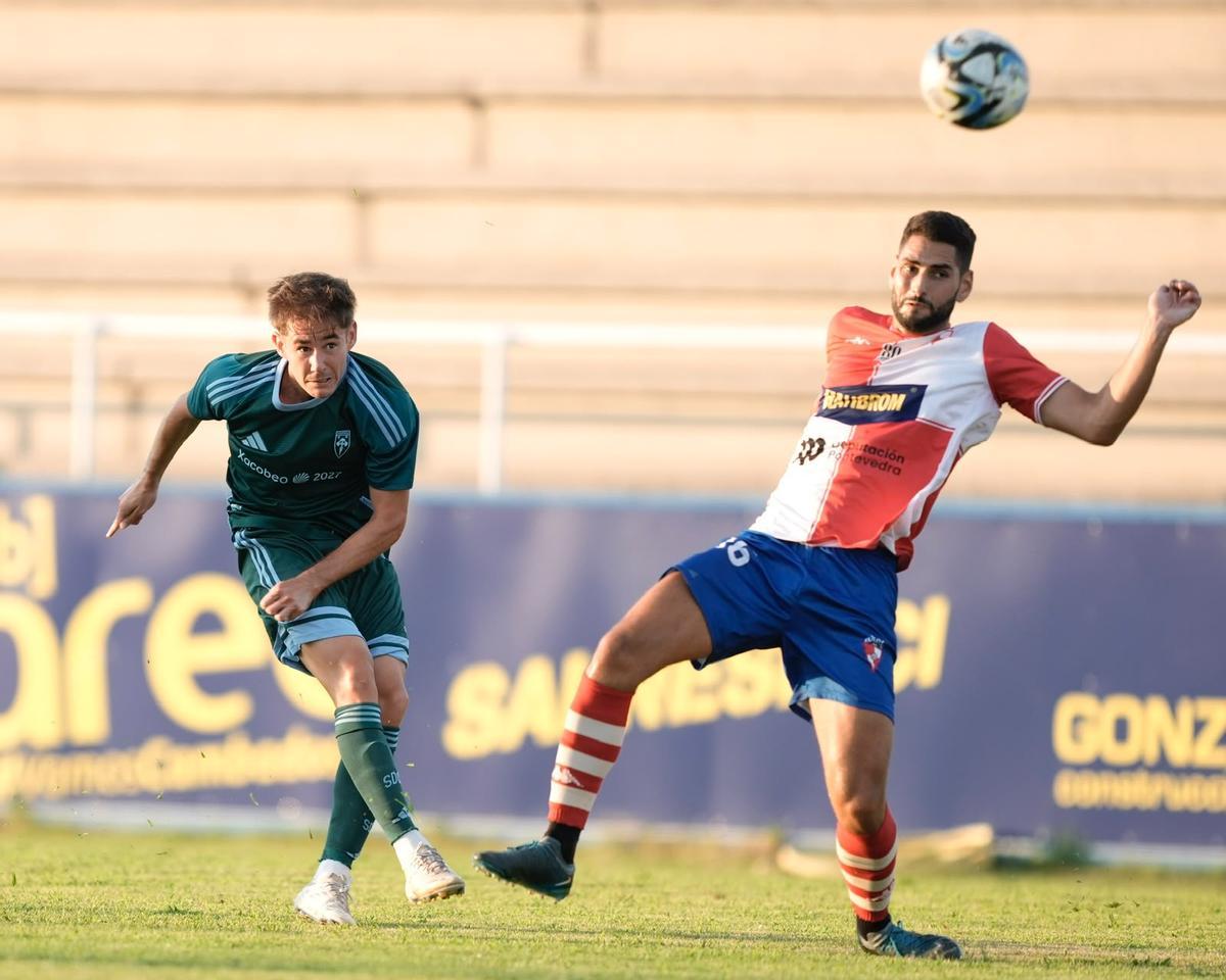 El Compos supera una nueva prueba de pretemporada: el Triangular Vila de Cambados, en imágenes
