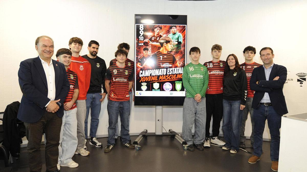 Presentación del sector juvenil de balonmano en el Concello de Lalín.