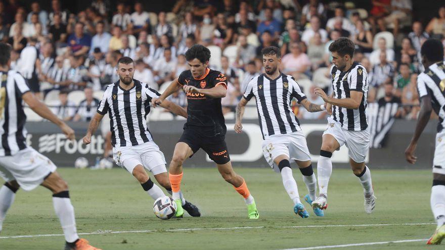 El Castellón celebra, Lino disfruta... y urgen más fichajes (1-0)