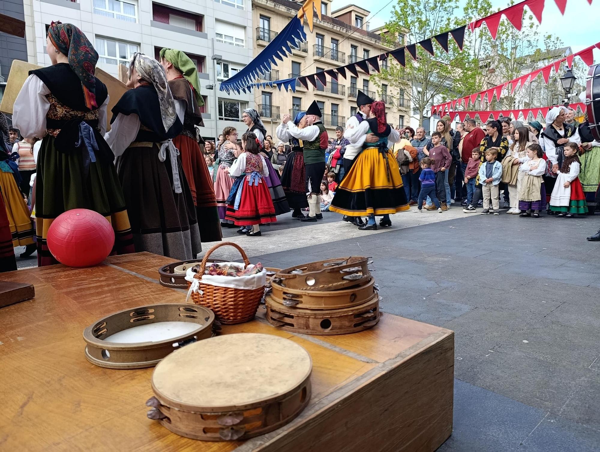 La Pola se llena de Güevos Pintos