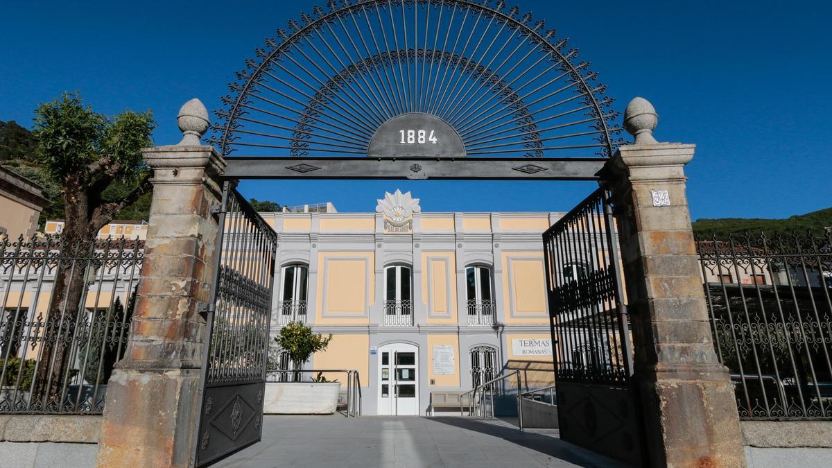 Entrada al Balneario de Baños de Montemayor.