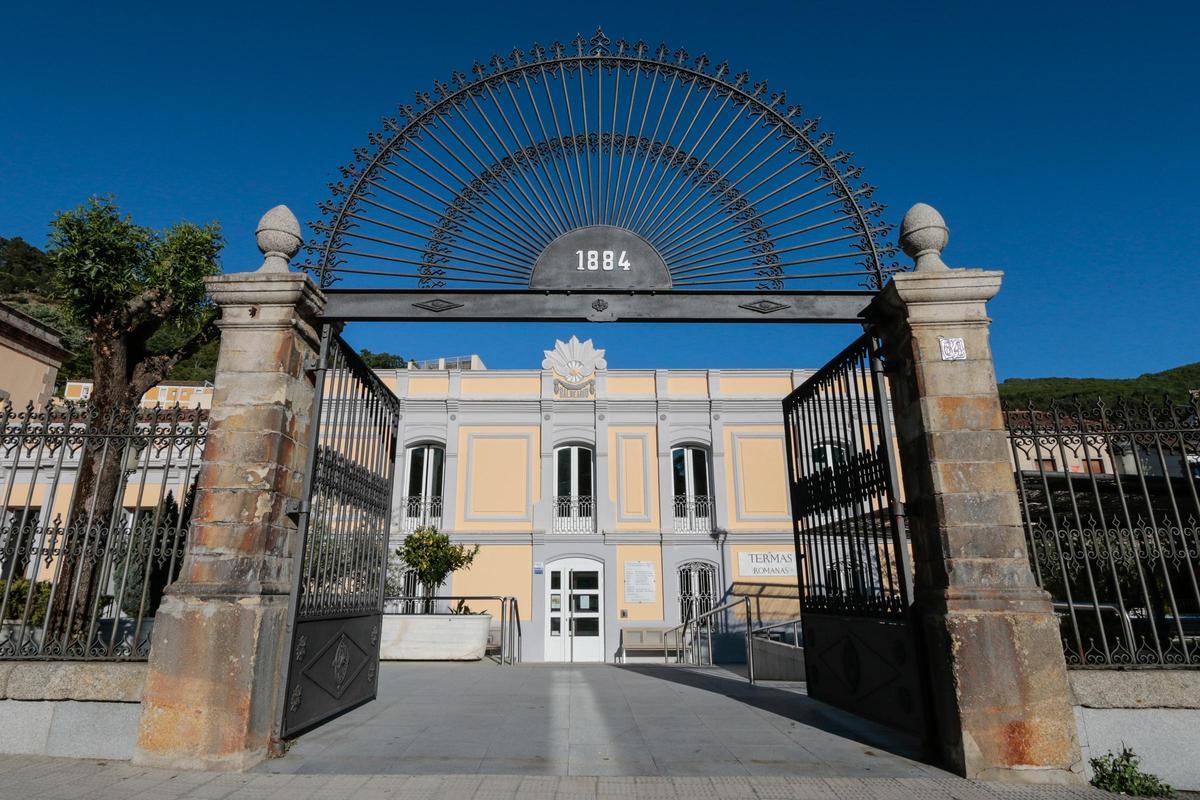 Entrada al Balneario de Baños de Montemayor.