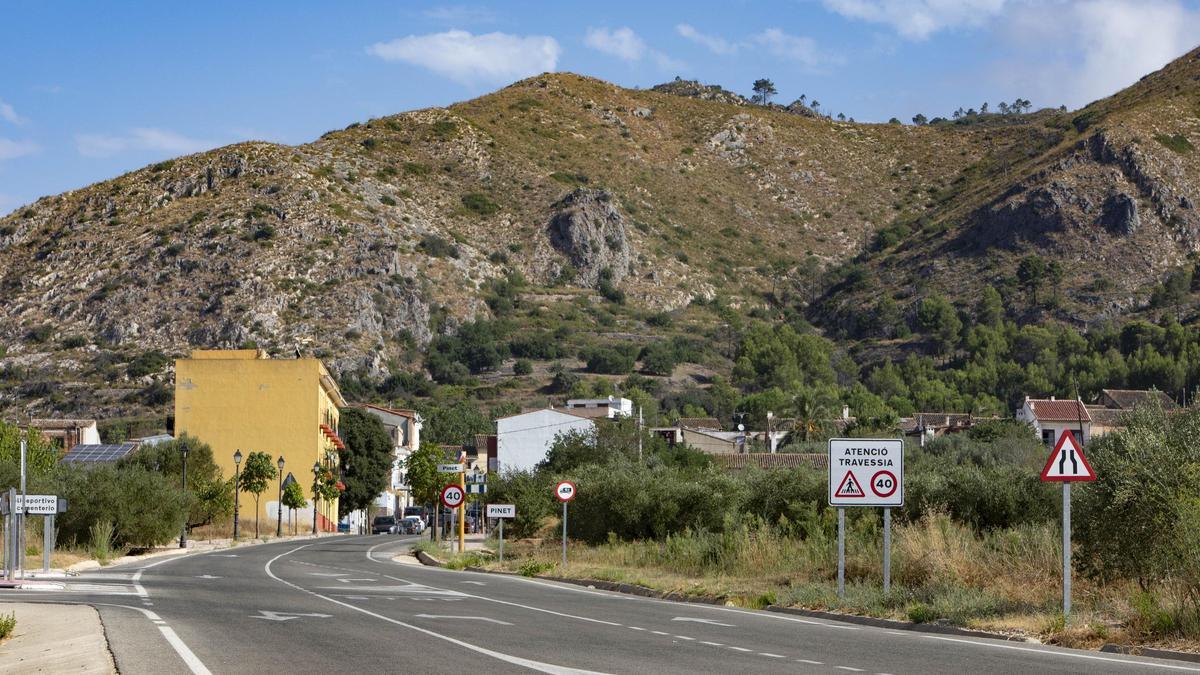 Entrada al pueblo de Pinet.