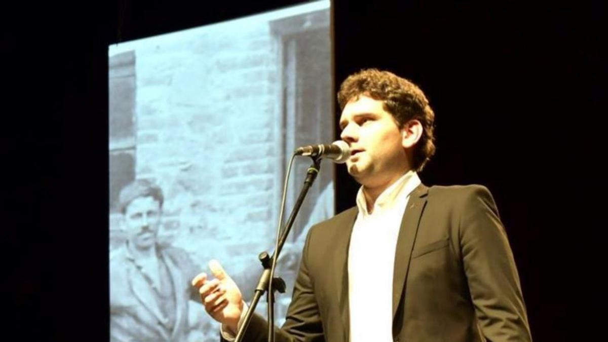 Esteban Verdeja, en una actuación en Mieres. | A. Guerra