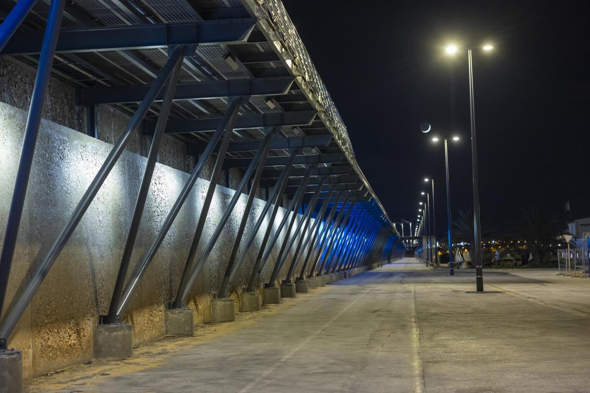 Iluminación en la parte inferior del paseo