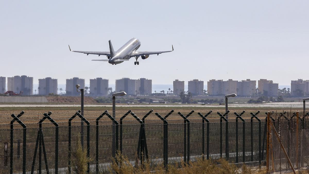 El Aeropuerto de Alicante-Elche celebra dos estrenos en cuestión de una semana