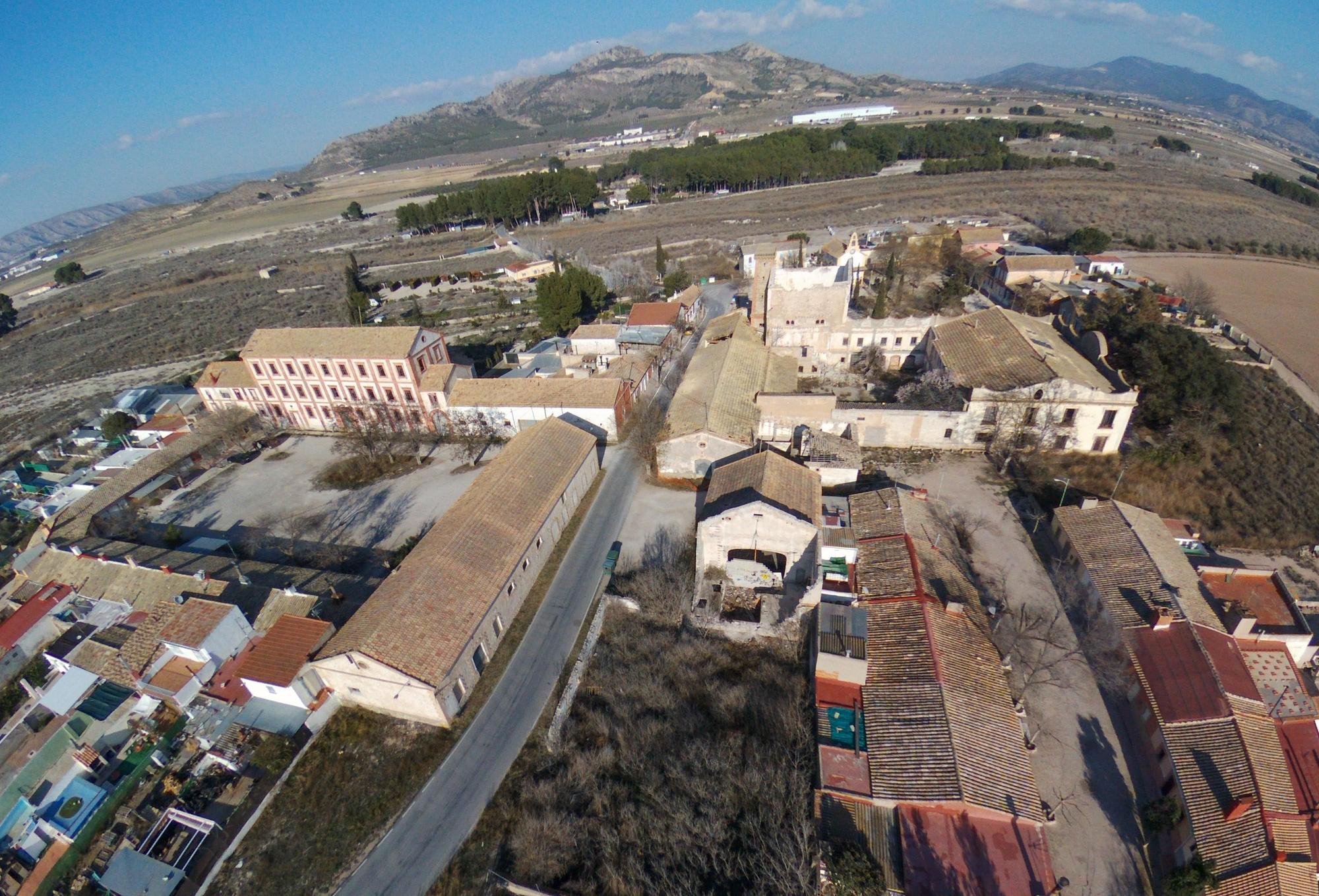 Así es la Colonia de Santa Eulalia, el pueblo donde se graba 'L'Alqueria Blanca'