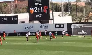 Así fue incomprensible penalti que le robó la victoria al Mestalla ante el Torrent