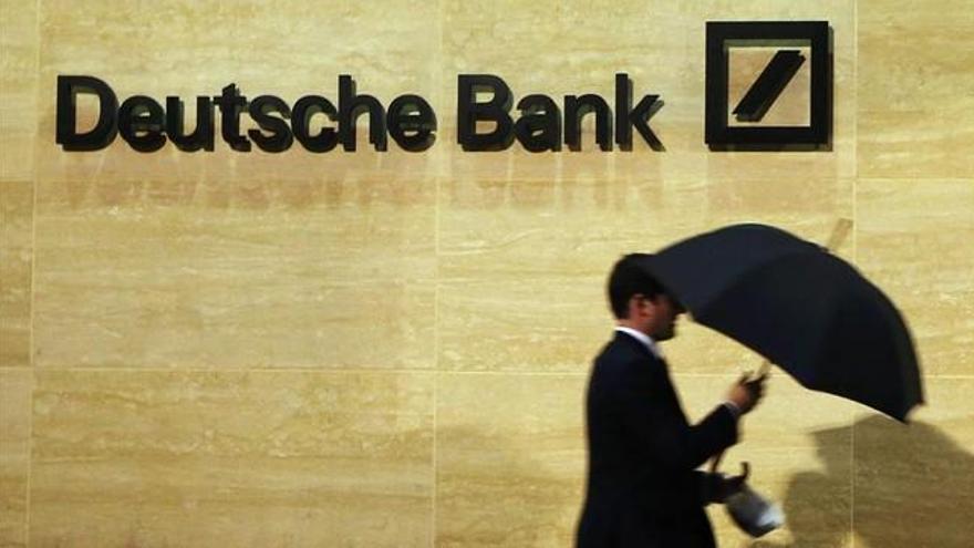 El Deutsche Bank estudia frenar su debacle con una gran recompra de deuda