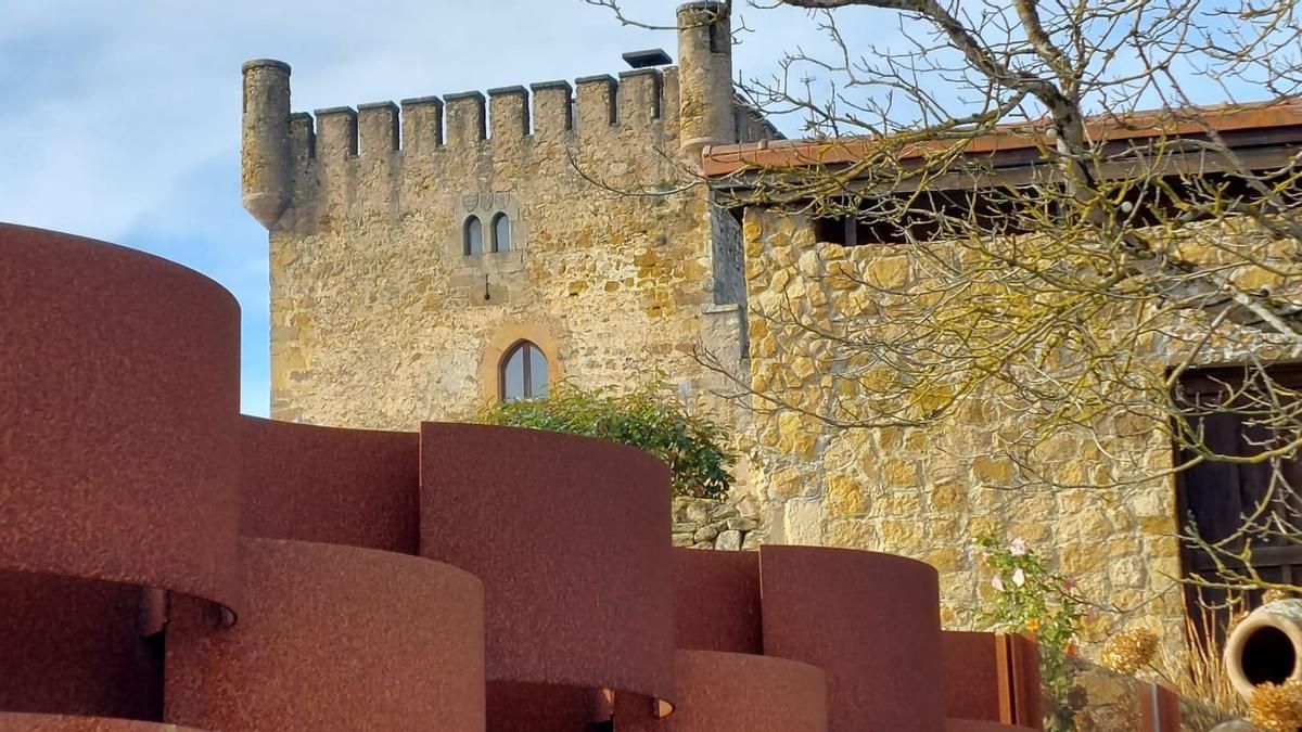 La ruta de los palacios de Llanera tiene un castillo: así es el tramo de San Cucao a Guyame que pasa por la Torre de los Valdés