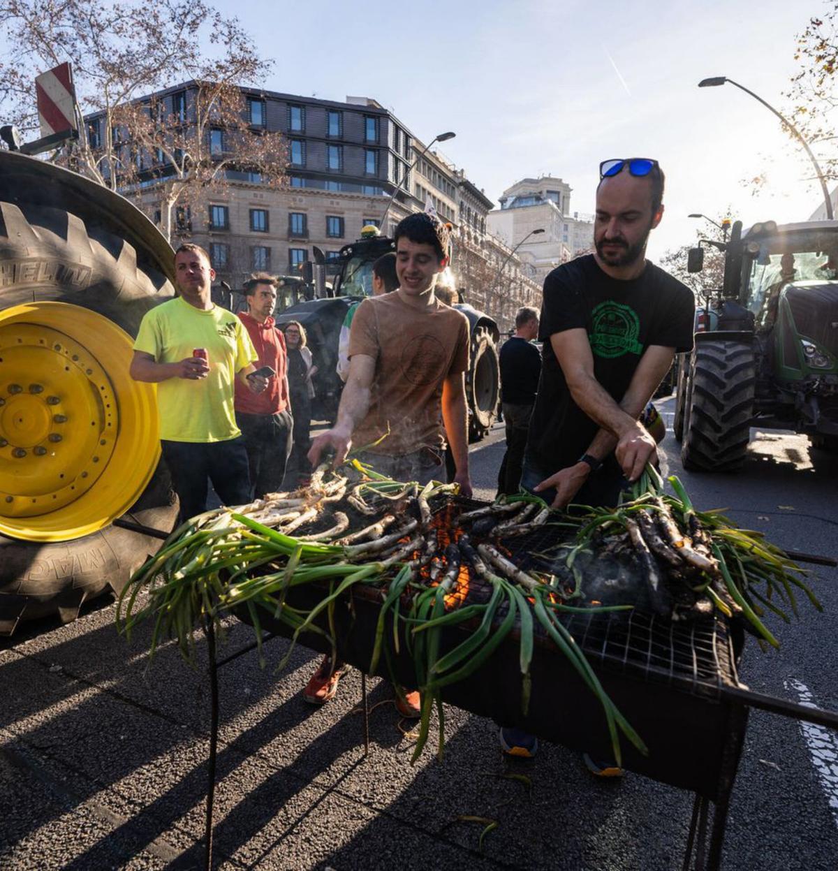 Sánchez promet "enfortir" la llei de la cadena alimentària arran de la protesta