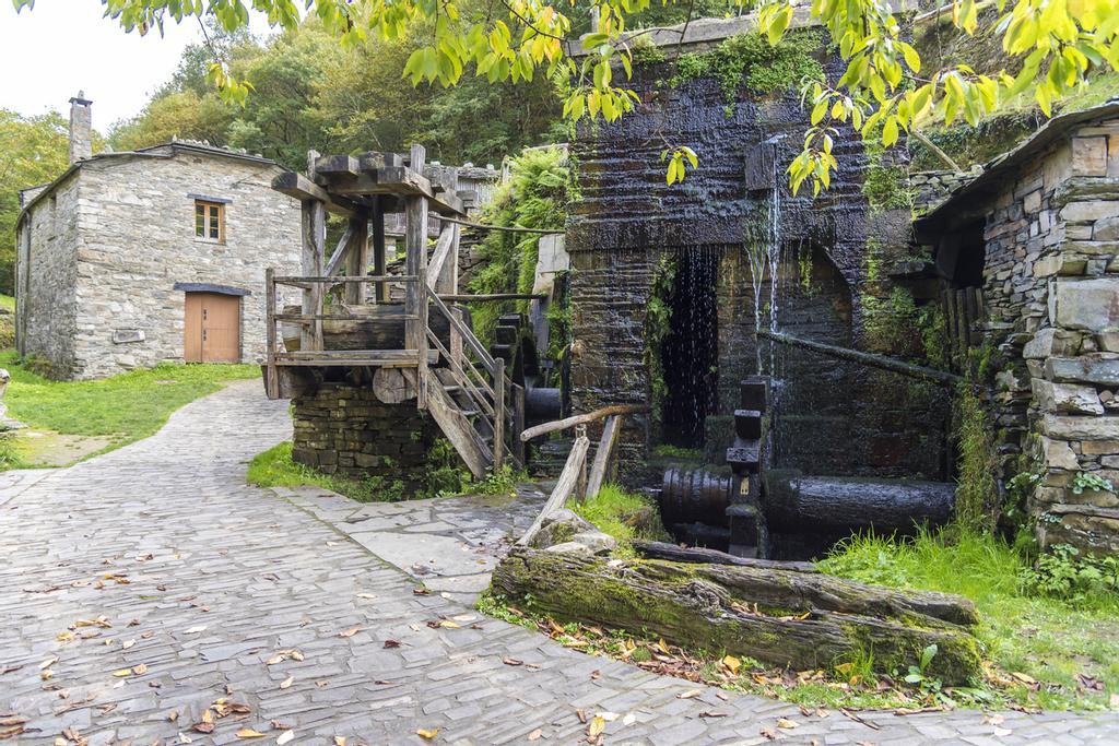 Molinos de agua en Os Teixois, Taramundi.