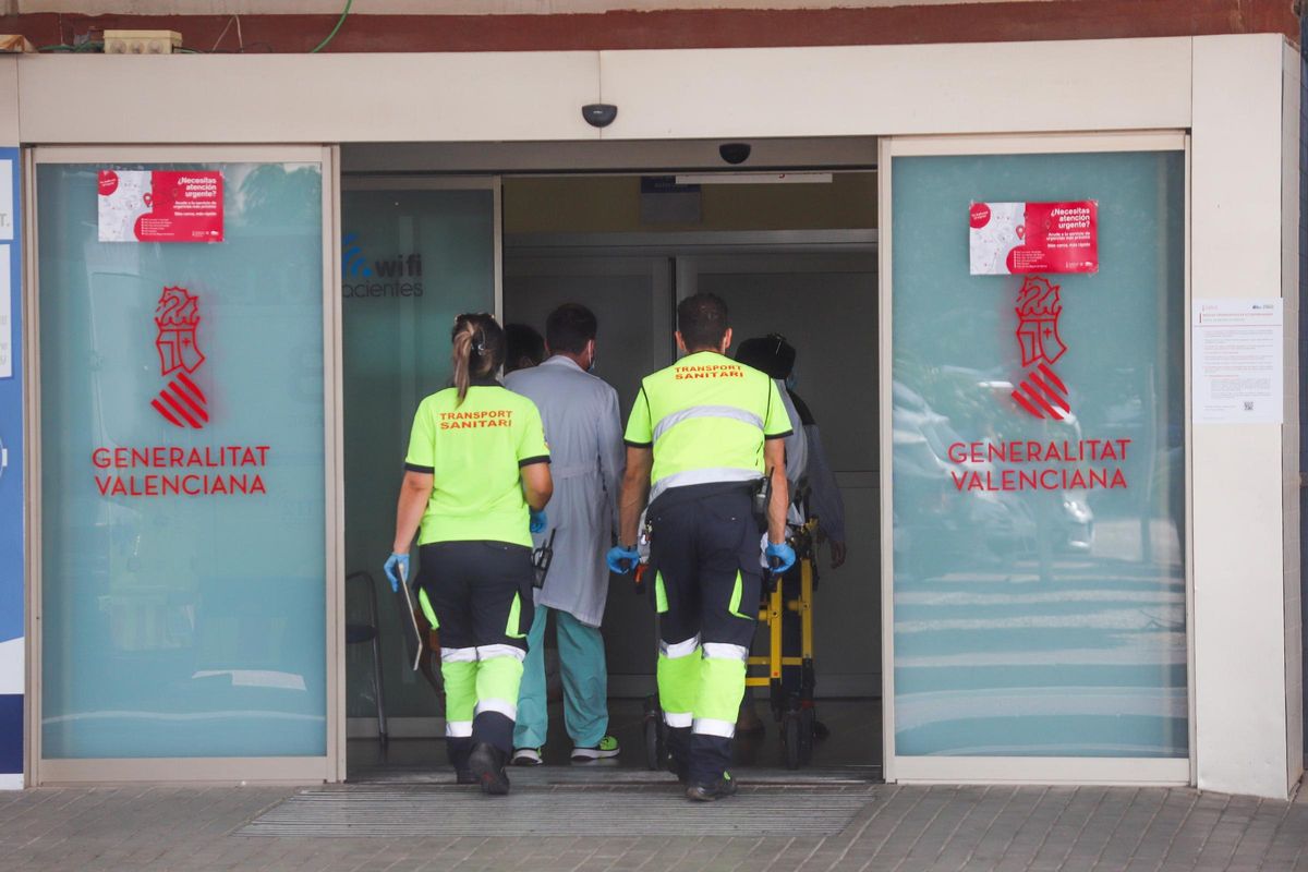 Entrada a Urgencias del Hospital Universitario de Torrevieja