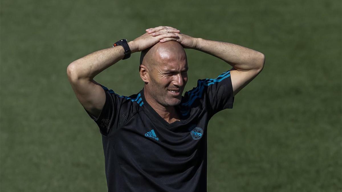 Zinedine Zidane durante un entrenamiento del Real Madrid