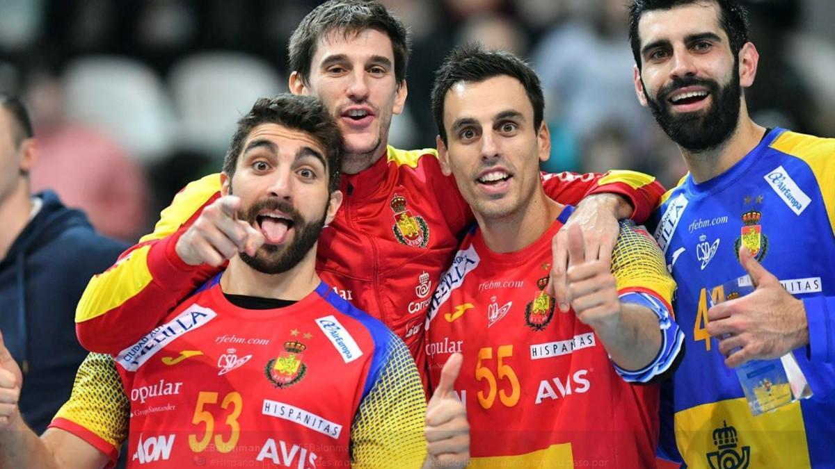 Jugadores de la selección celebrando el triunfo ante Polonia durante el TIE