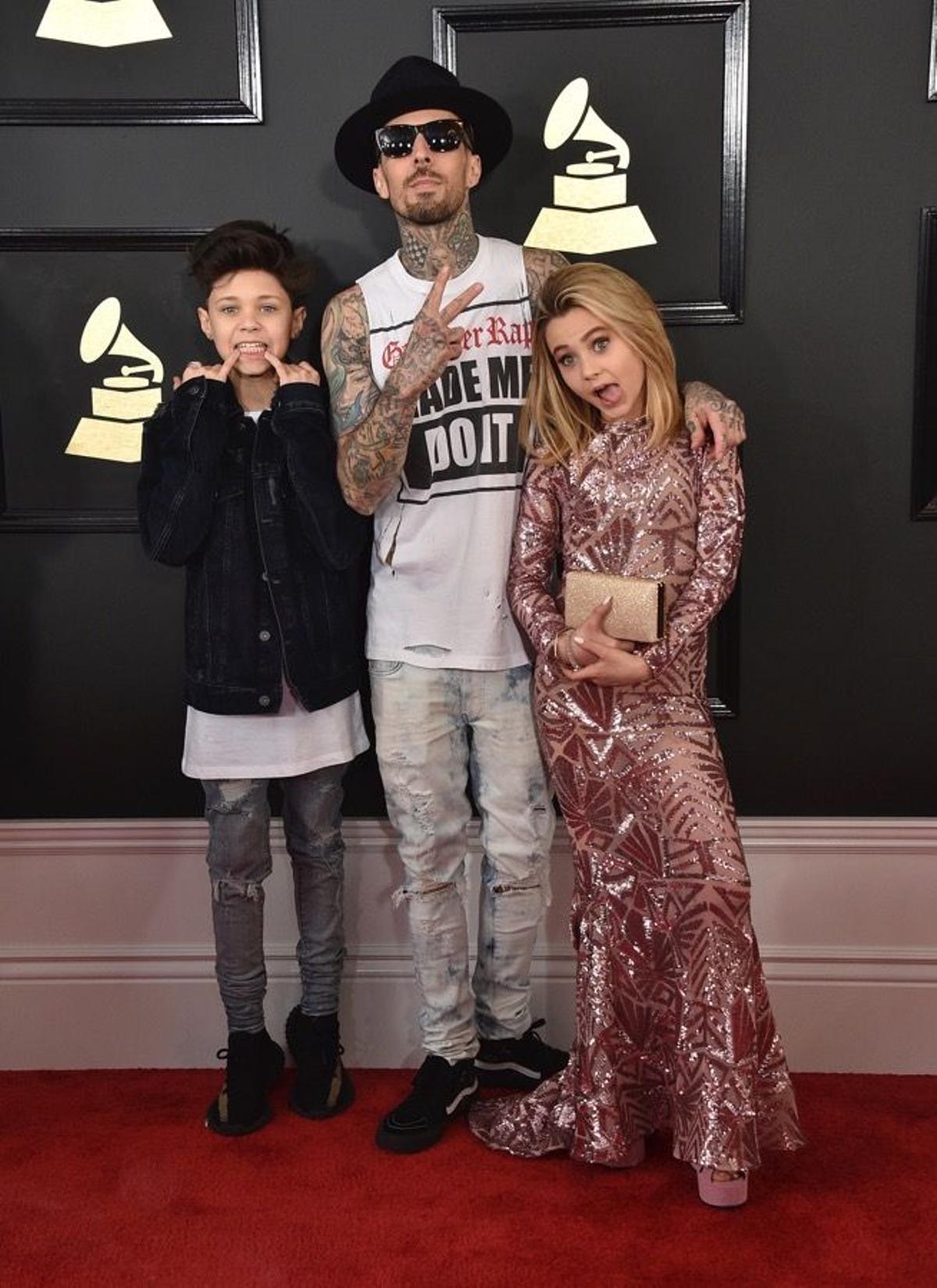 Premios Grammy 2017, Travis Barker y sus hijos