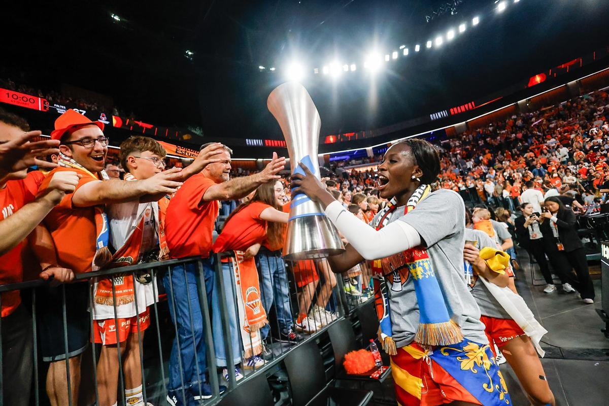 Awa Fam, en su último día como jugadora del Valencia Basket.