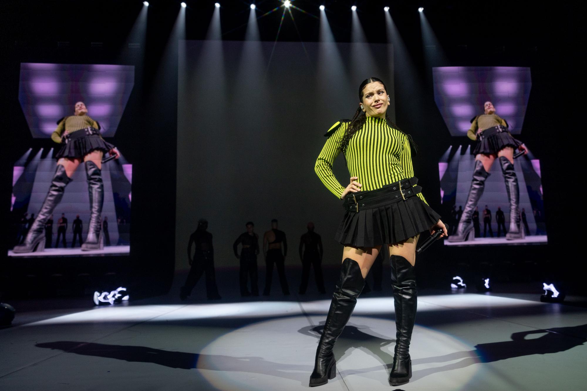 Rosalía interpreta 'Bizcochito' en uno de sus conciertos