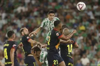 Resumen, goles y highlights del Betis 1 - 1 Girona de la jornada 1 de LaLiga EA Sports