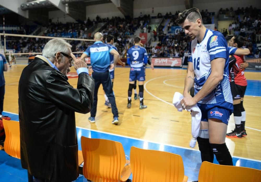 Palmas Volleyballer haben die spanische Meisterschaft gewonnen. Can Ventura besiegte am Samstag (29.4.) in der Halle von Son Moix den amtierenden Meister Almería mit 3:1-Sätzen.