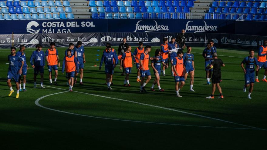 Los blanquiazules, durante un entrenamiento en La Rosaleda.