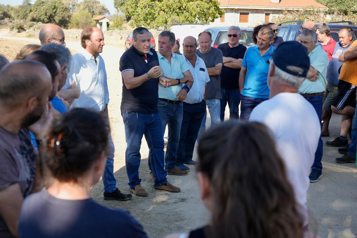 Faúndez hablando en el encuetntro con alcaldes y ganaderos