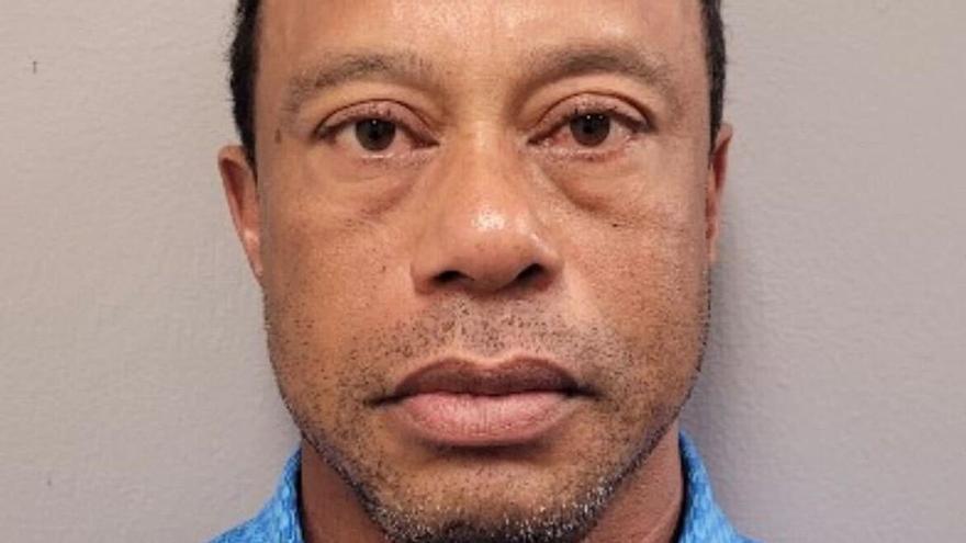 La policía difunde la fotografía de Tiger Woods tras su detención por conducir bajo los efectos del alcohol