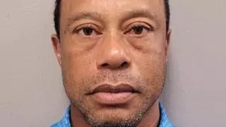 La policía difunde la fotografía policial de Tiger Woods tras su detención por conducir bajo los efectos del alcohol