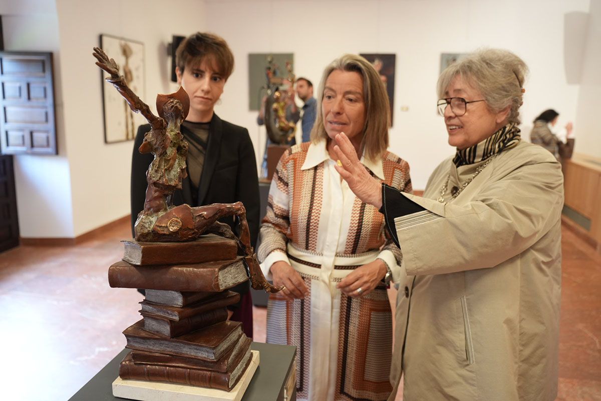 Un centenar de obras de Aurelio Teno salen a exhibición y venta en el Palacio de Congresos