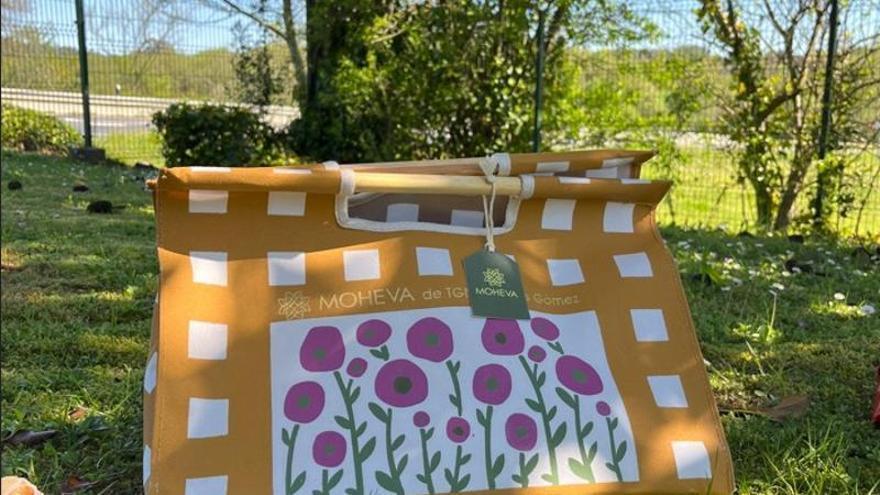De la sombra a la moda: Toldos Gómez convierte lonas en bolsos sostenibles