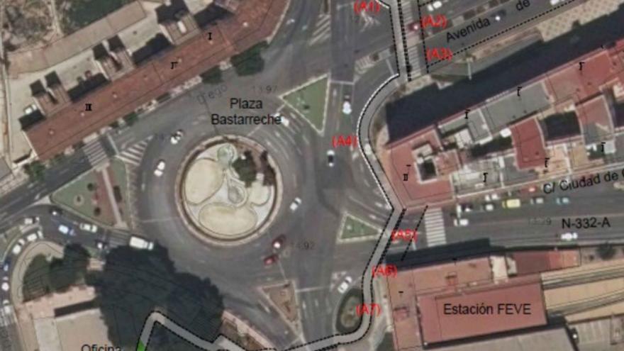 Trazado por el que discrurrirá el nuevo carril bici en la plaza Puertas de San José. | L. O.