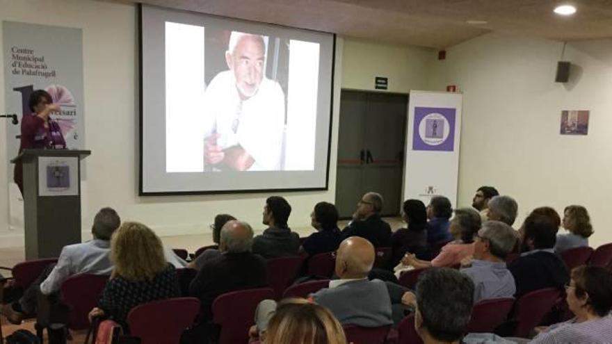 Una de les intervencions en l&#039;acte d&#039;homenatge que es va celebrar al Centre Municipal d&#039;Educació.