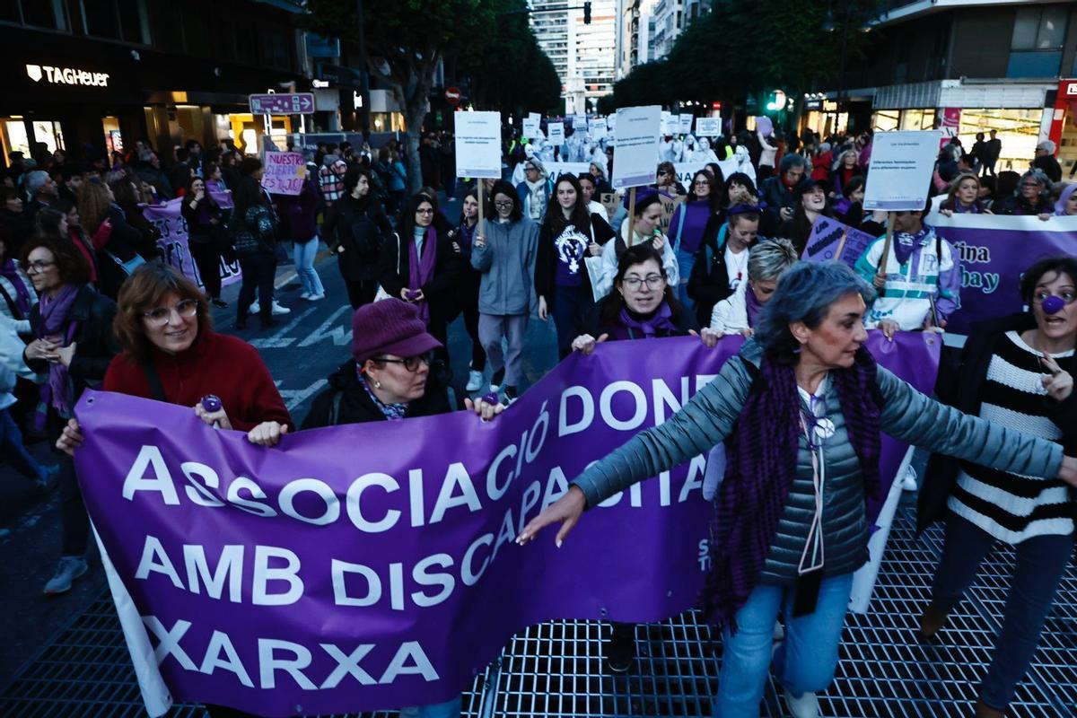 La manifestación del 8M en València, en imágenes