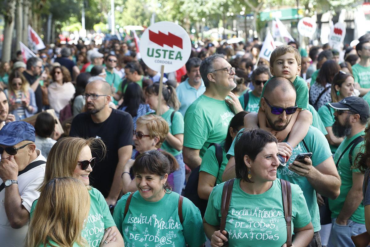 Los docentes cordobeses salen a la calle por una enseñanza pública de calidad