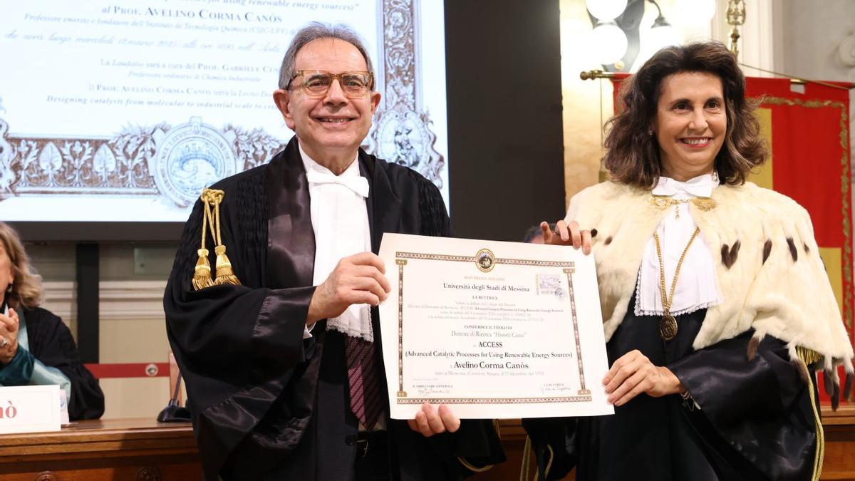 Avelino Corma durante el acto en el que fue investido como Doctor Honoris Causa.