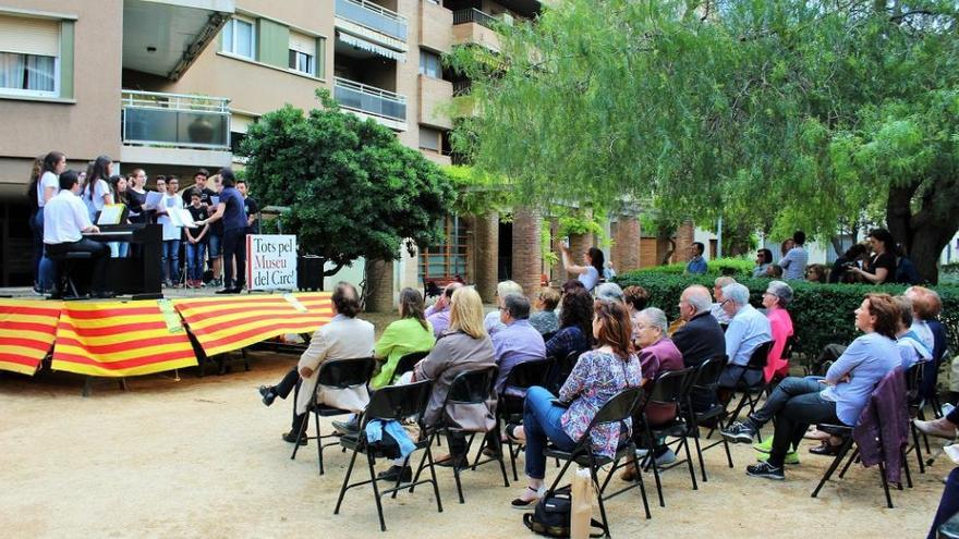 La coral del Muntaner va actuar durant la festa.