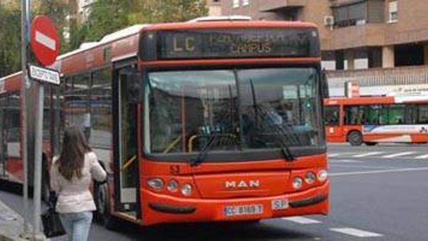 La concesionaria del bus urbano en Cáceres deberá hacer un plan sobre la racionalización de las líneas