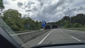 Imagen del coche en contra dirección por Olot