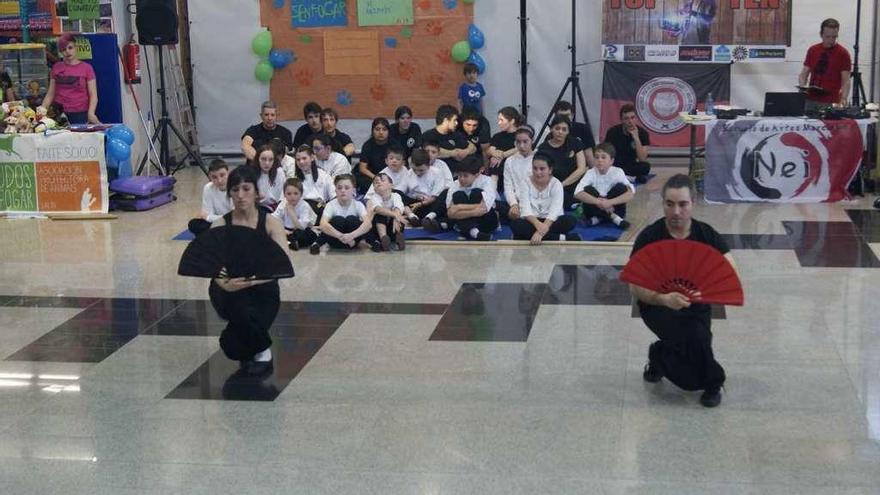 Un instante de la exhibición de la escuela Nei de Gijón celebrada en el Pontiñas Gadis de Lalín.