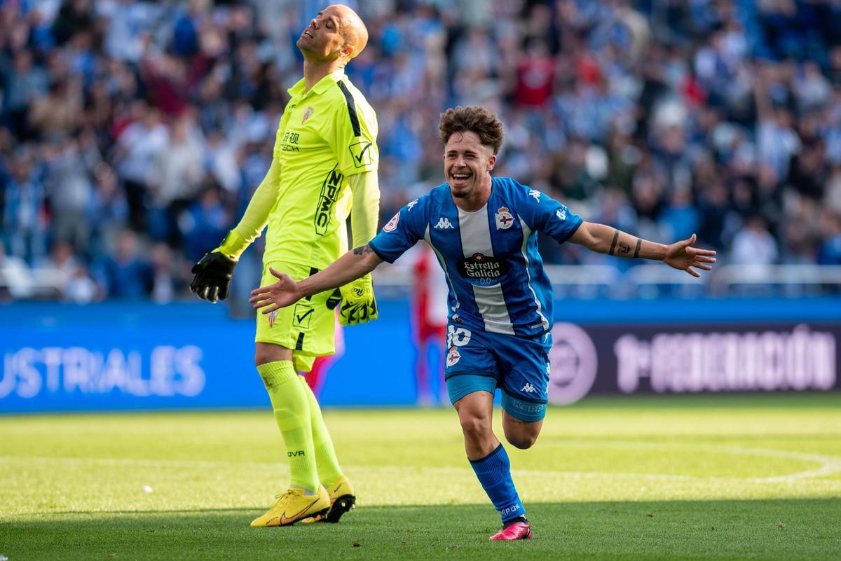 Soriano celebra un gol contra el Algeciras en 2023.