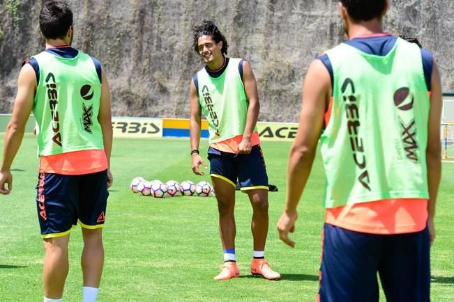 Entrenamiento de la UD Las Palmas en Barranco ...