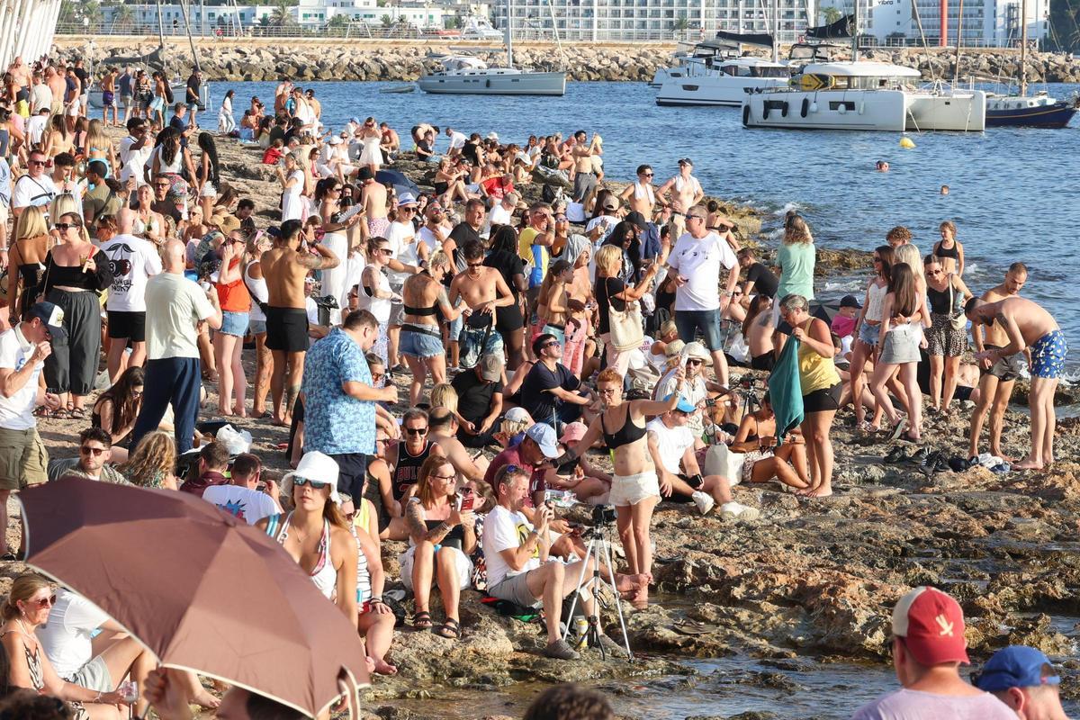 Galería: todas las imágenes del eclipse en Sant Antoni