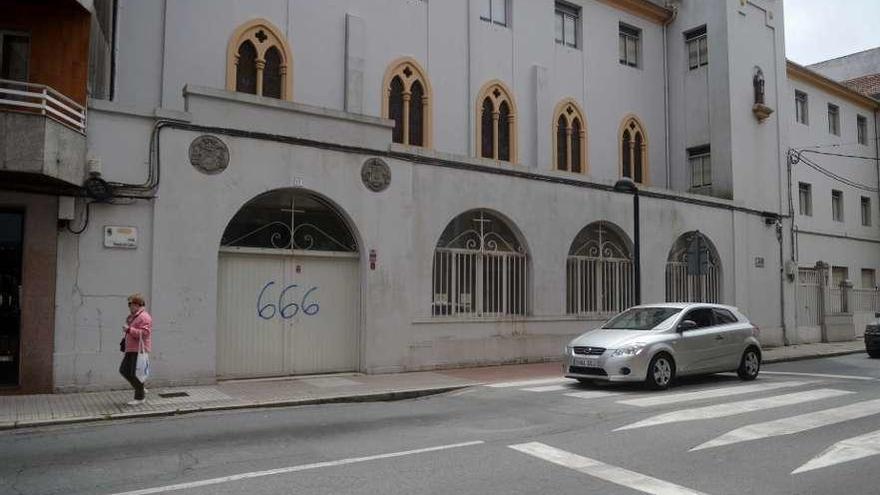 Estado en el que apareció la puerta de acceso a la iglesia ahora sin actividad. // Noé Parga