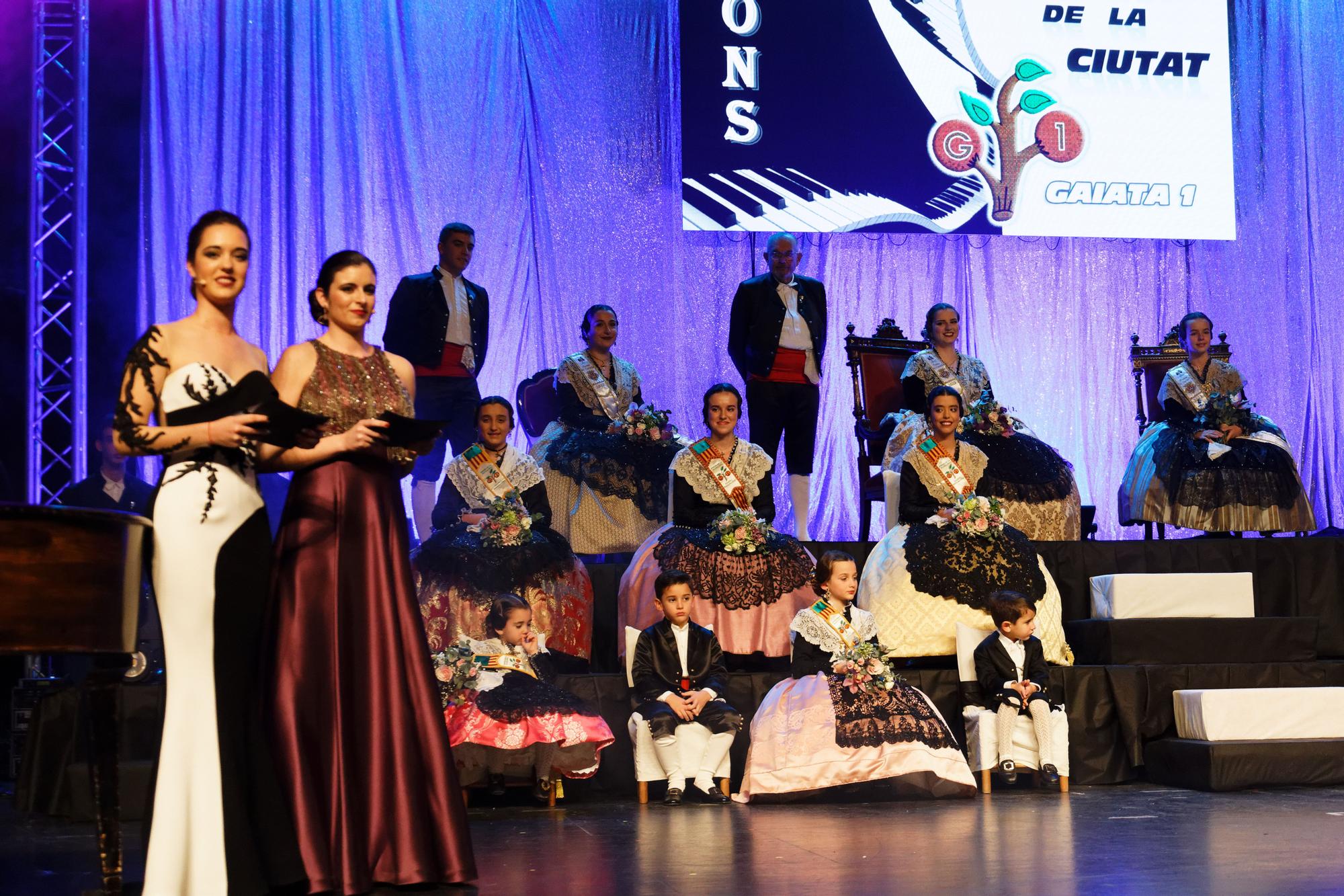 Diana y Lidón suben al trono de Brancal de la Ciutat al son de música y tradición