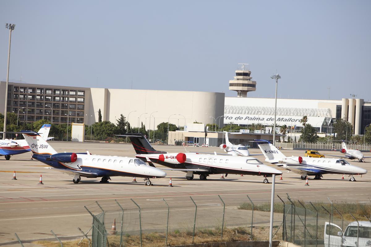 Privatjets auf dem Rollfeld von Mallorcas Flughafen.