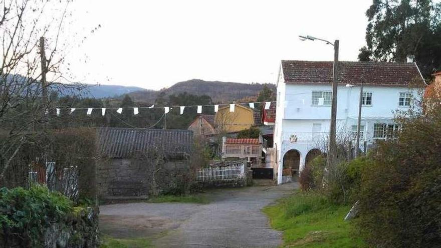 Estado del acceso a un núcleo de viviendas de A Pedreira. // FdV